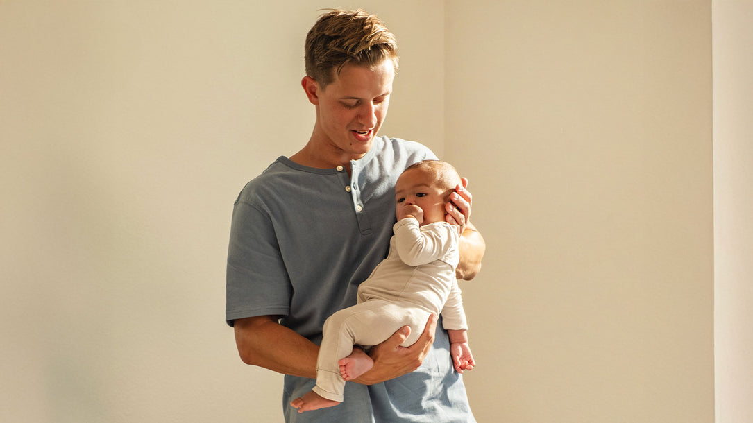 video showing how to assemble arm's reach versatile co-sleeper bassinet